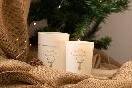 La bougie blanche parfumée "Atmosphère de Noël"